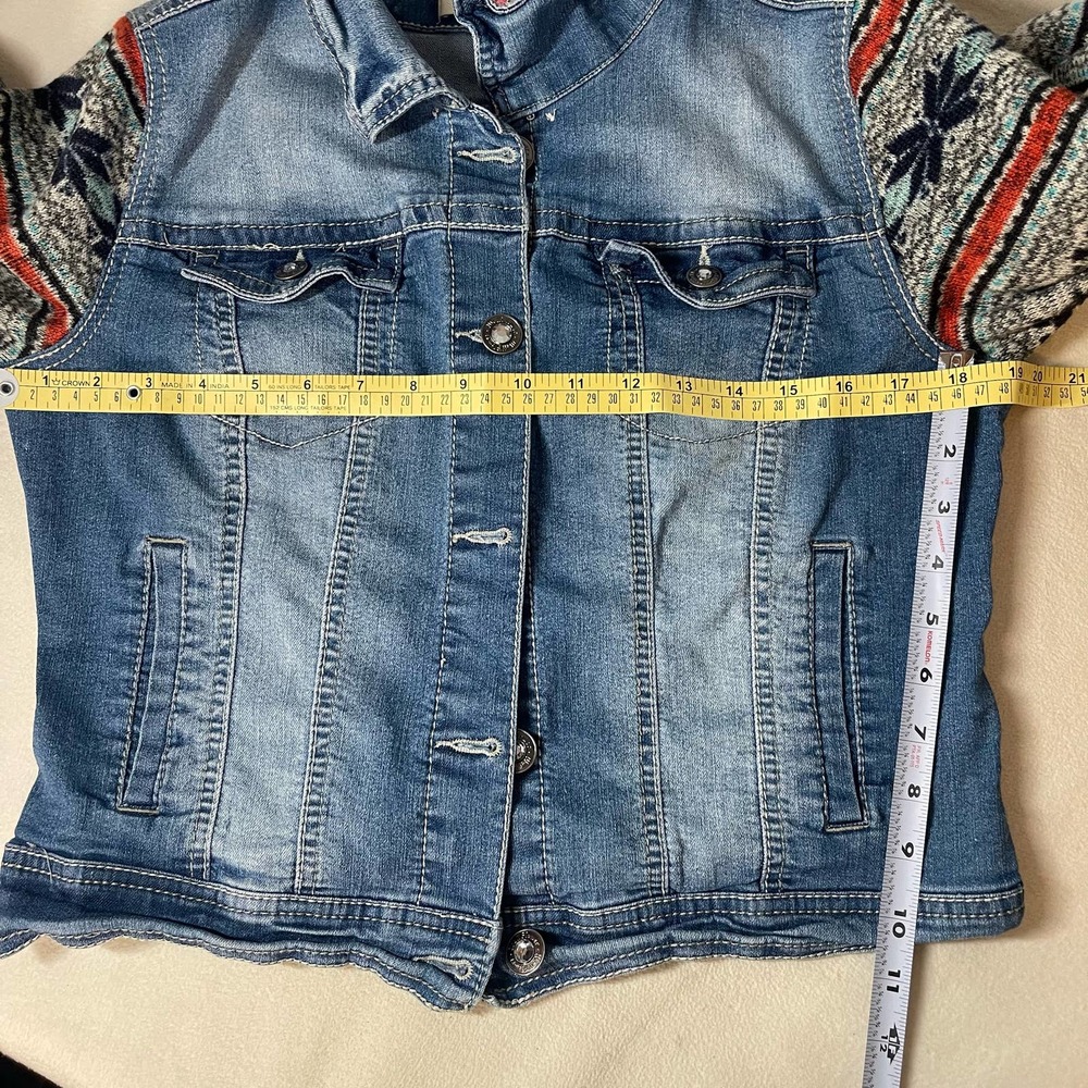 Wallflower denim Jean Jacket size L holiday snowflakes - Picture 4 of 8